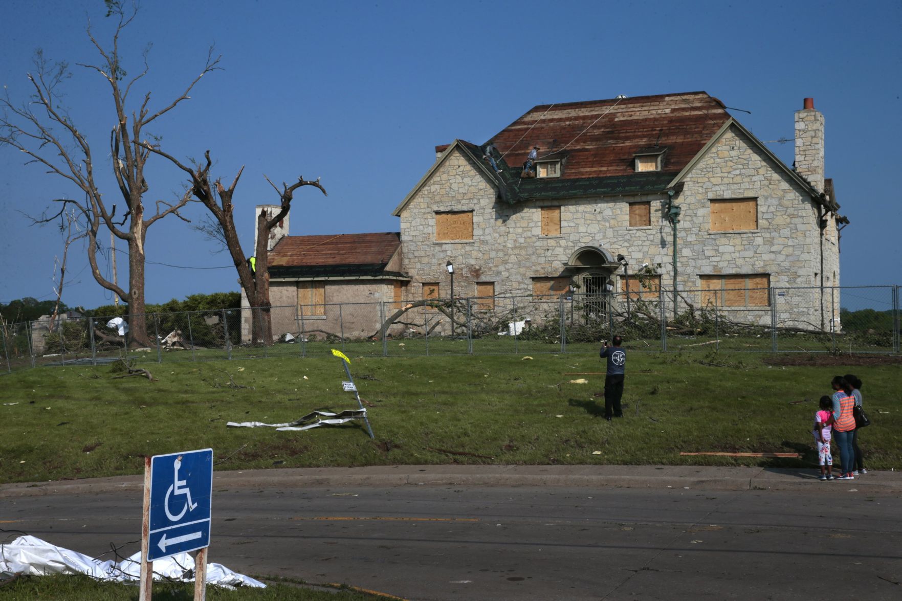 Tornado rips through Jefferson City